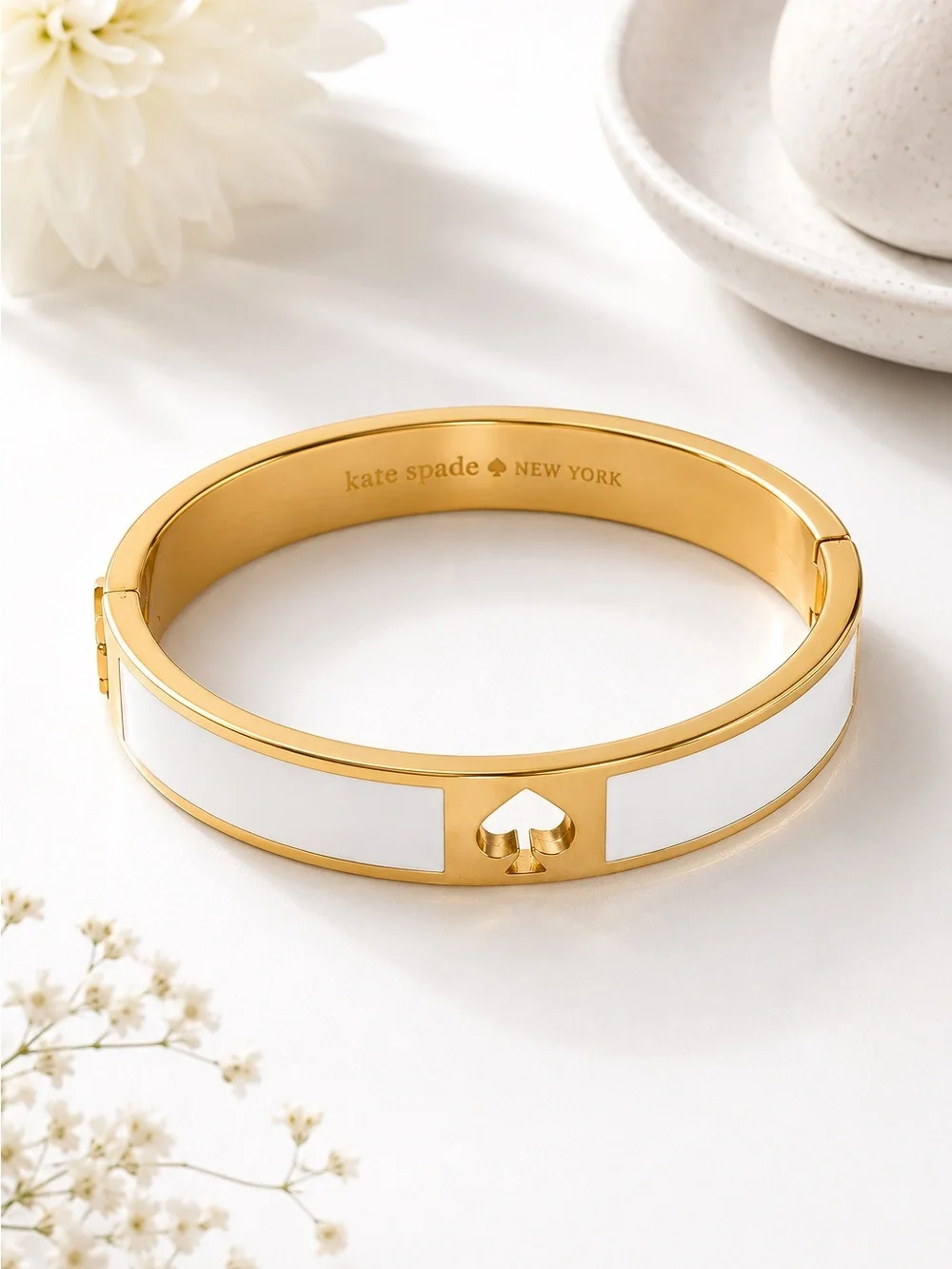Kate Spade New York White Enamel Spade Hinge Bangle Bracelet with Dust Bag - Picture 3 of 4
